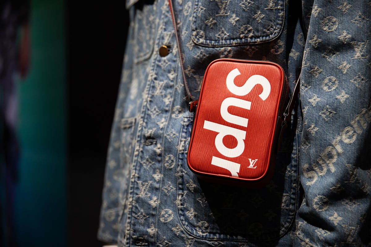 supreme x louis vuitton logo